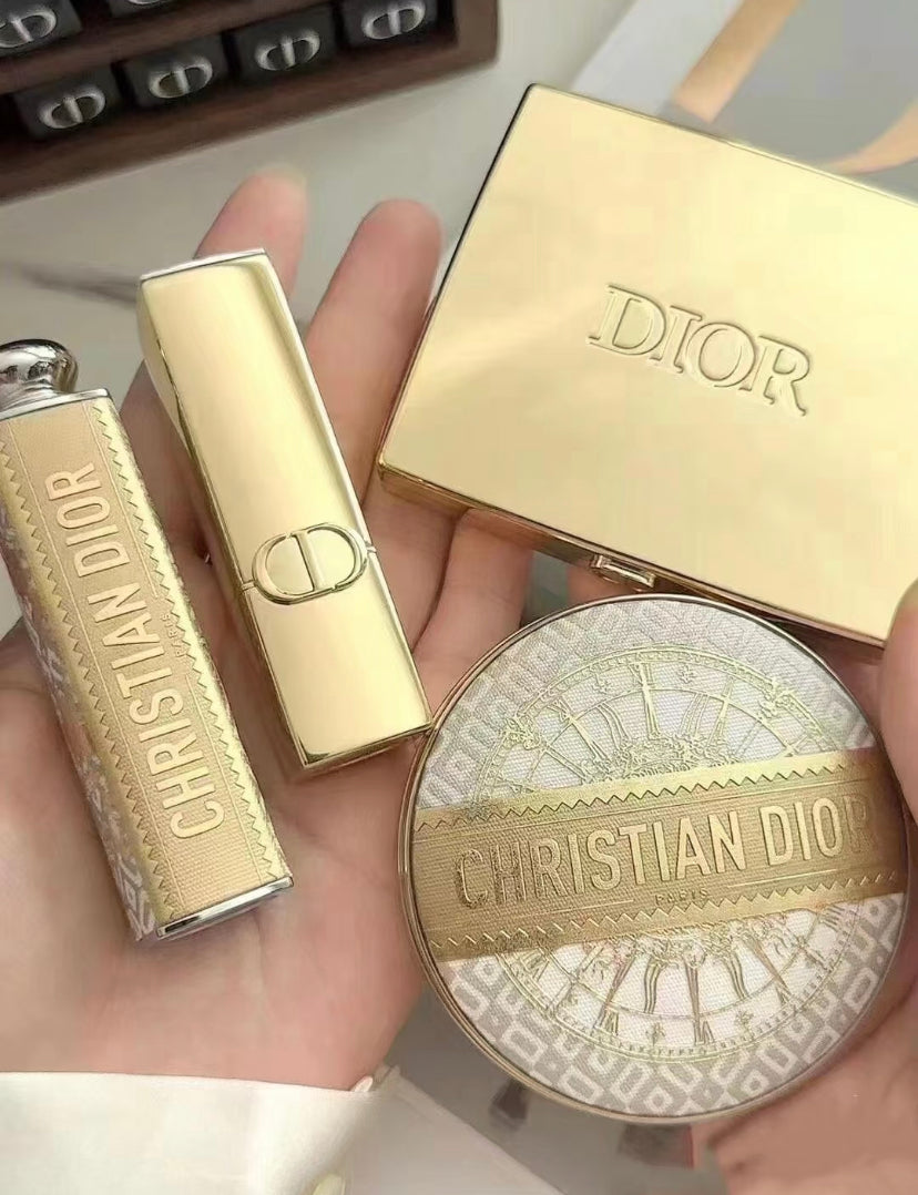 【 現貨 】Dior聖誕限定 限量舞會系列 - Dior聖誕粉底金殼