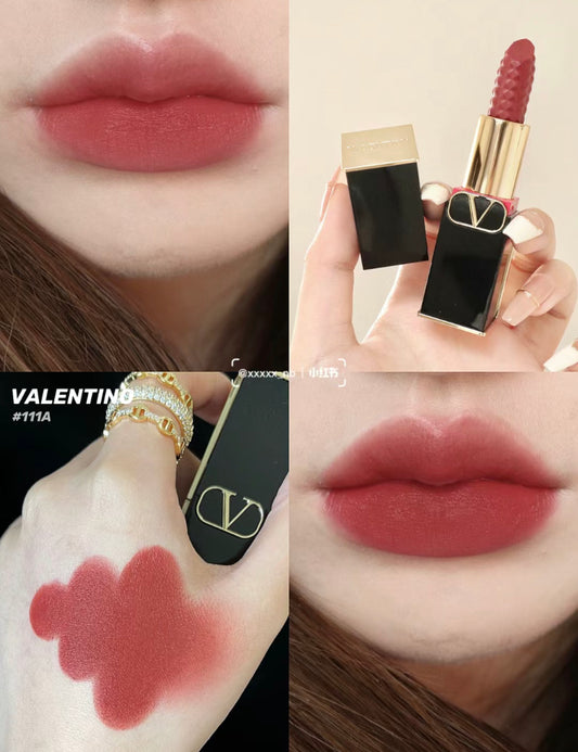 【 現貨 】 Valentino 限量珍藏柳釘唇膏黑管 Lipstick