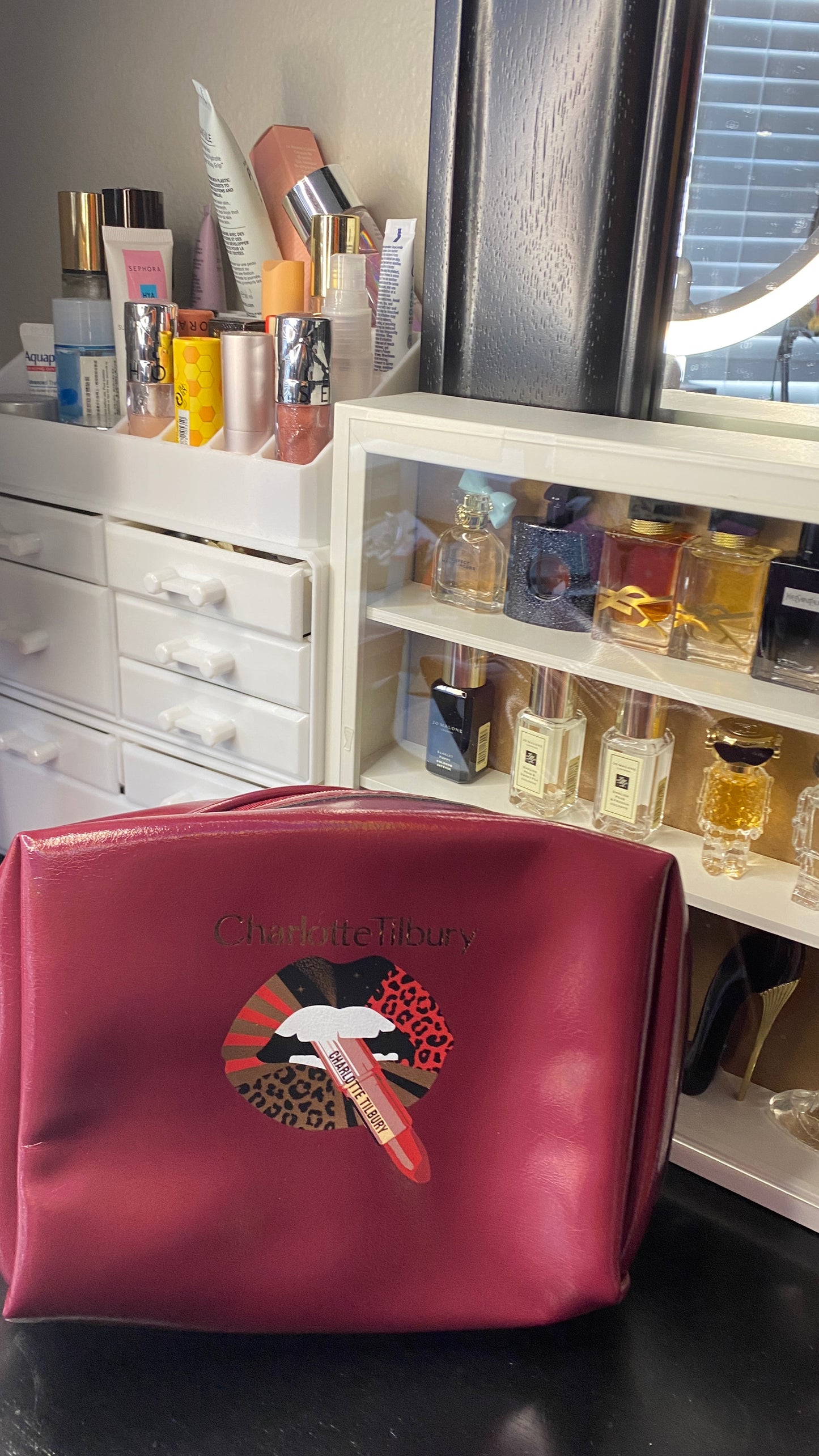 【 現貨 】Charlotte Tilbury 超大容量化妝收納袋 酒紅色 Make up Bag