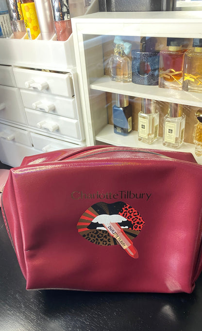 【 現貨 】Charlotte Tilbury 超大容量化妝收納袋 酒紅色 Make up Bag